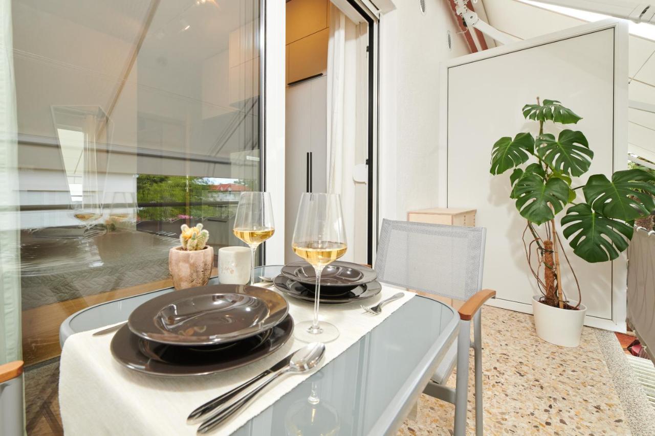 Rooms Izidoro Gasparini อูมัค ภายนอก รูปภาพ